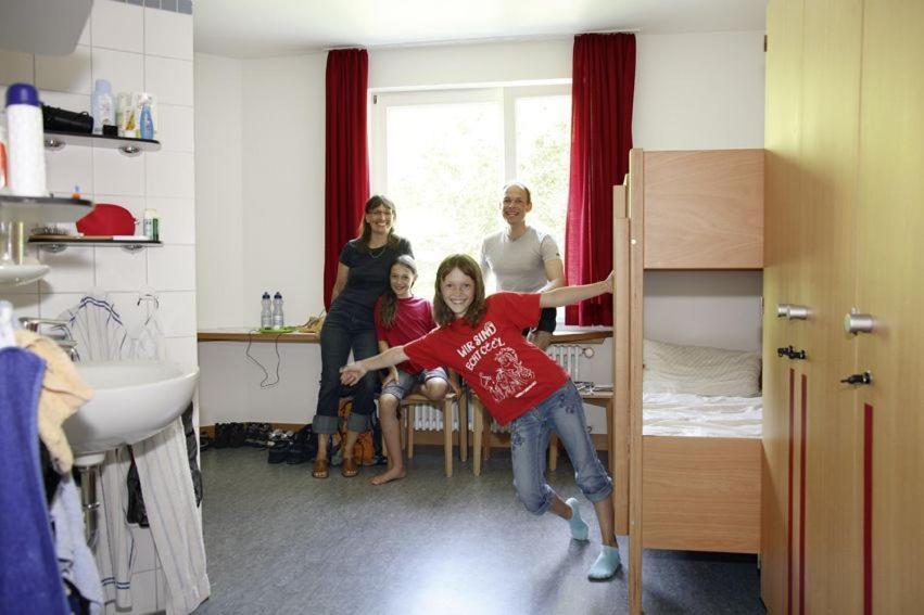 Lit Simple dans Dortoir pour Hommes
